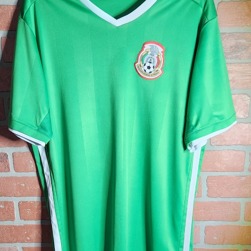 Mexico Green Soccer Jersey with Emblem